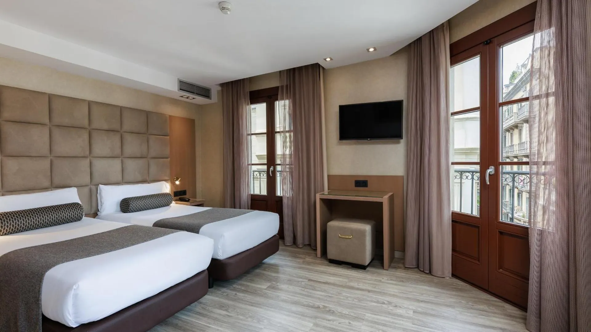 ***  ברצלונה Hotel Suizo ספרד